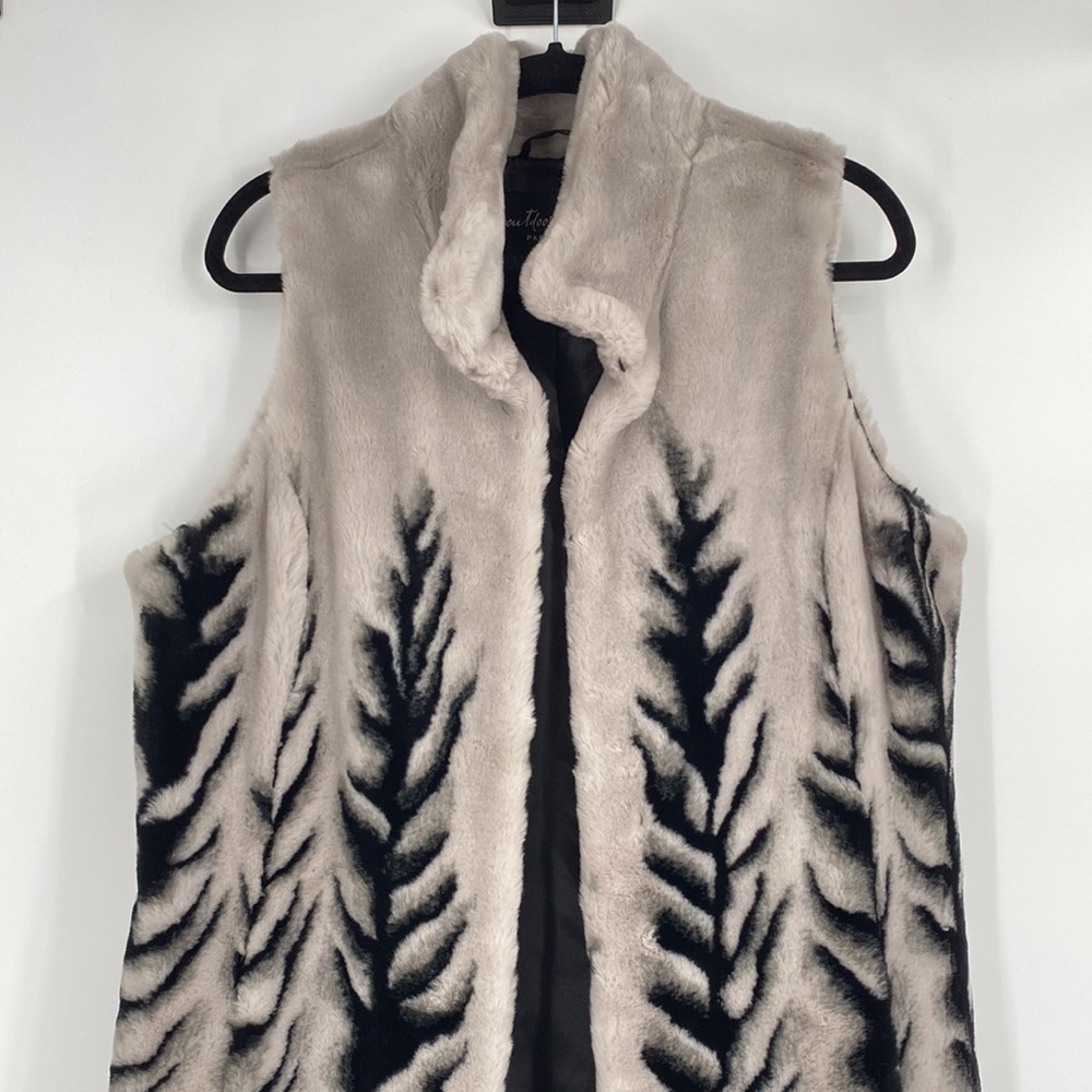 Outdoor Edition by Parkhurst Silver and Black Faux Fur Long Vest - Picture 5 of 10